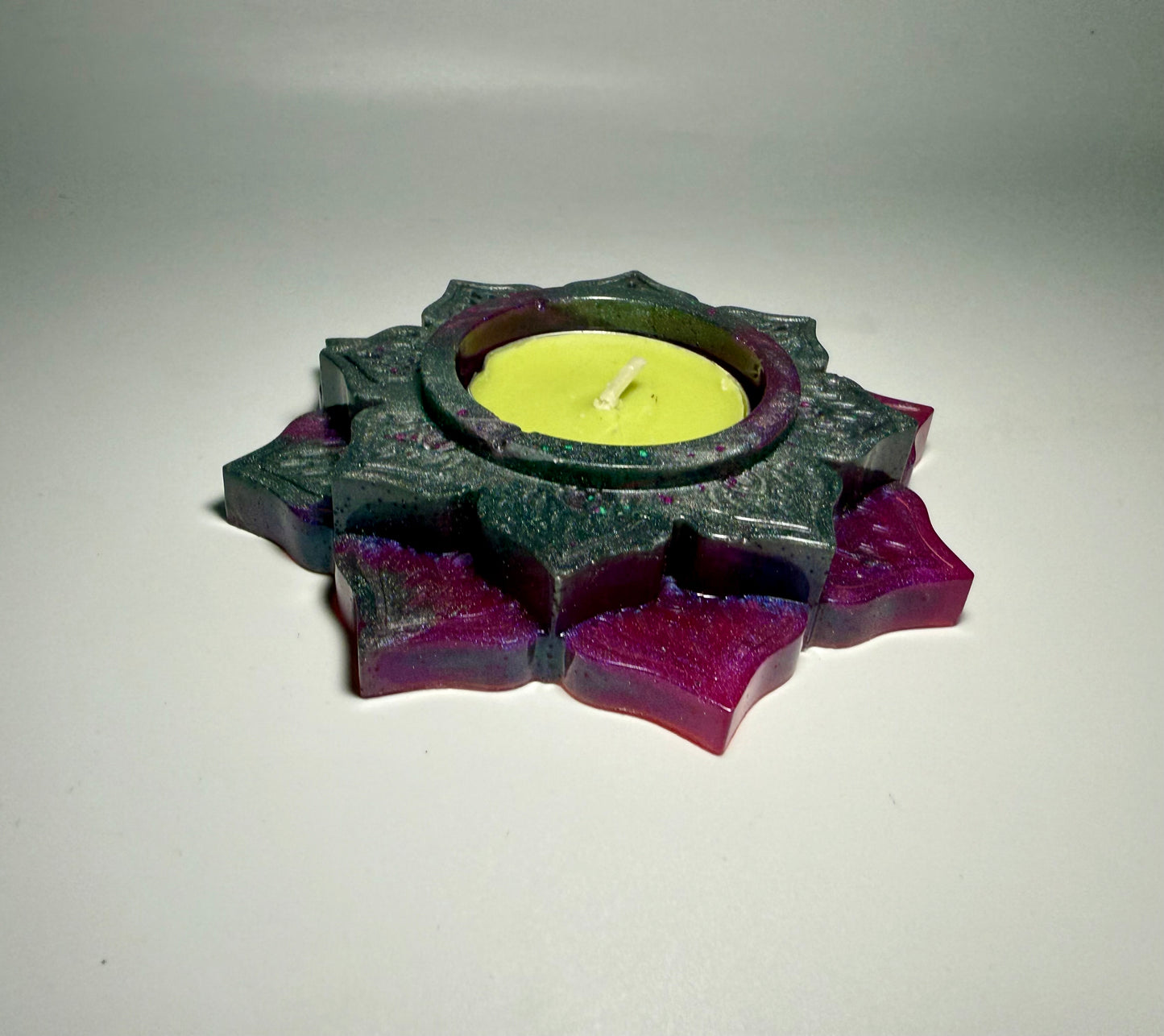 Star tea light candle holder