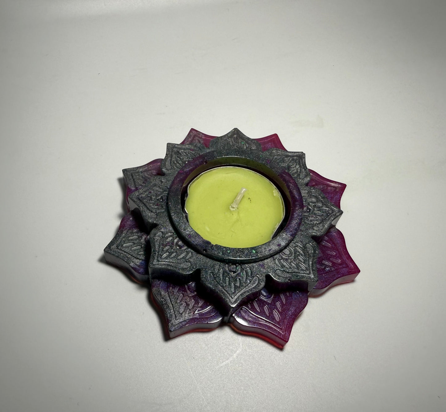 Star tea light candle holder