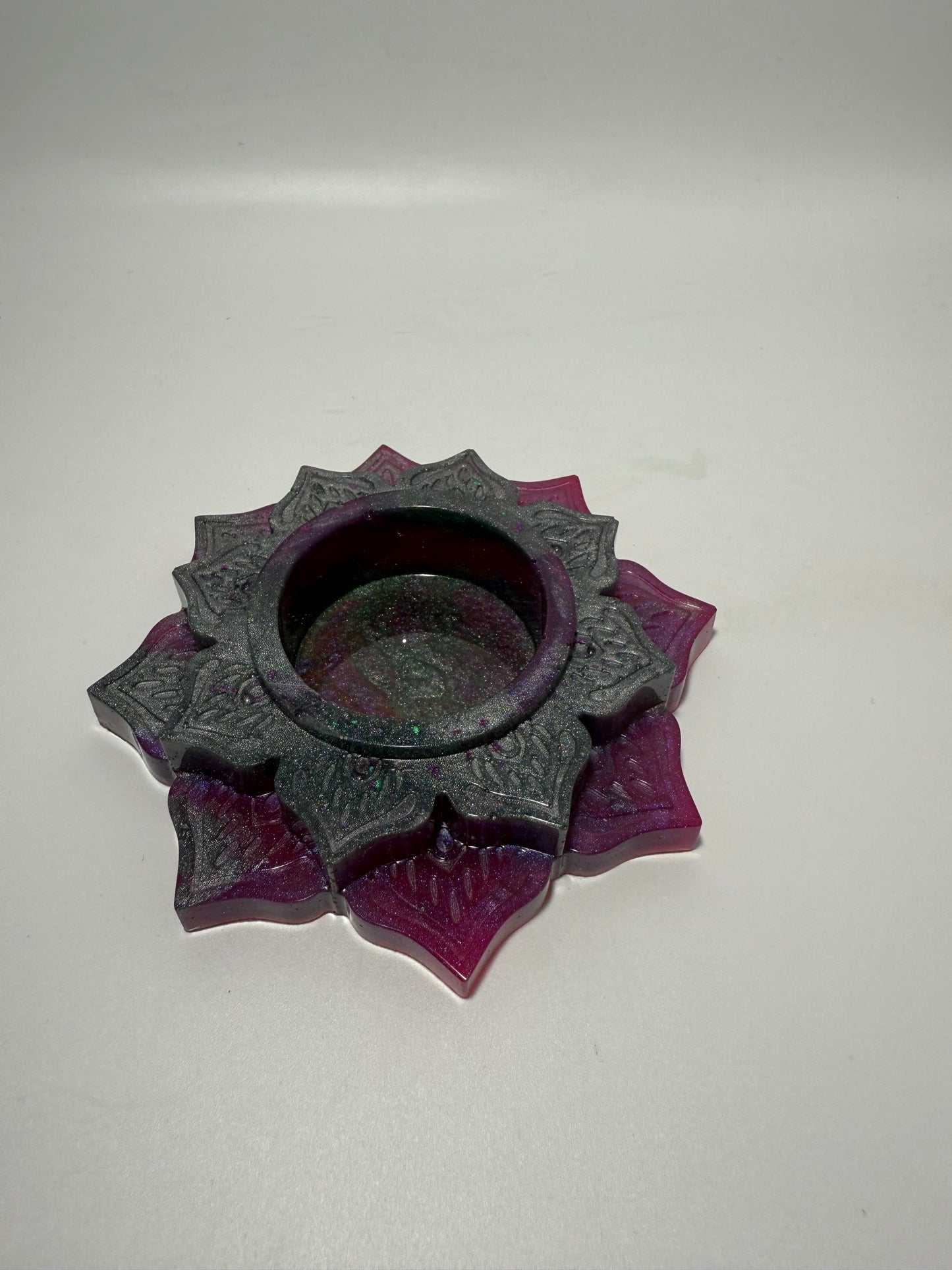 Star tea light candle holder