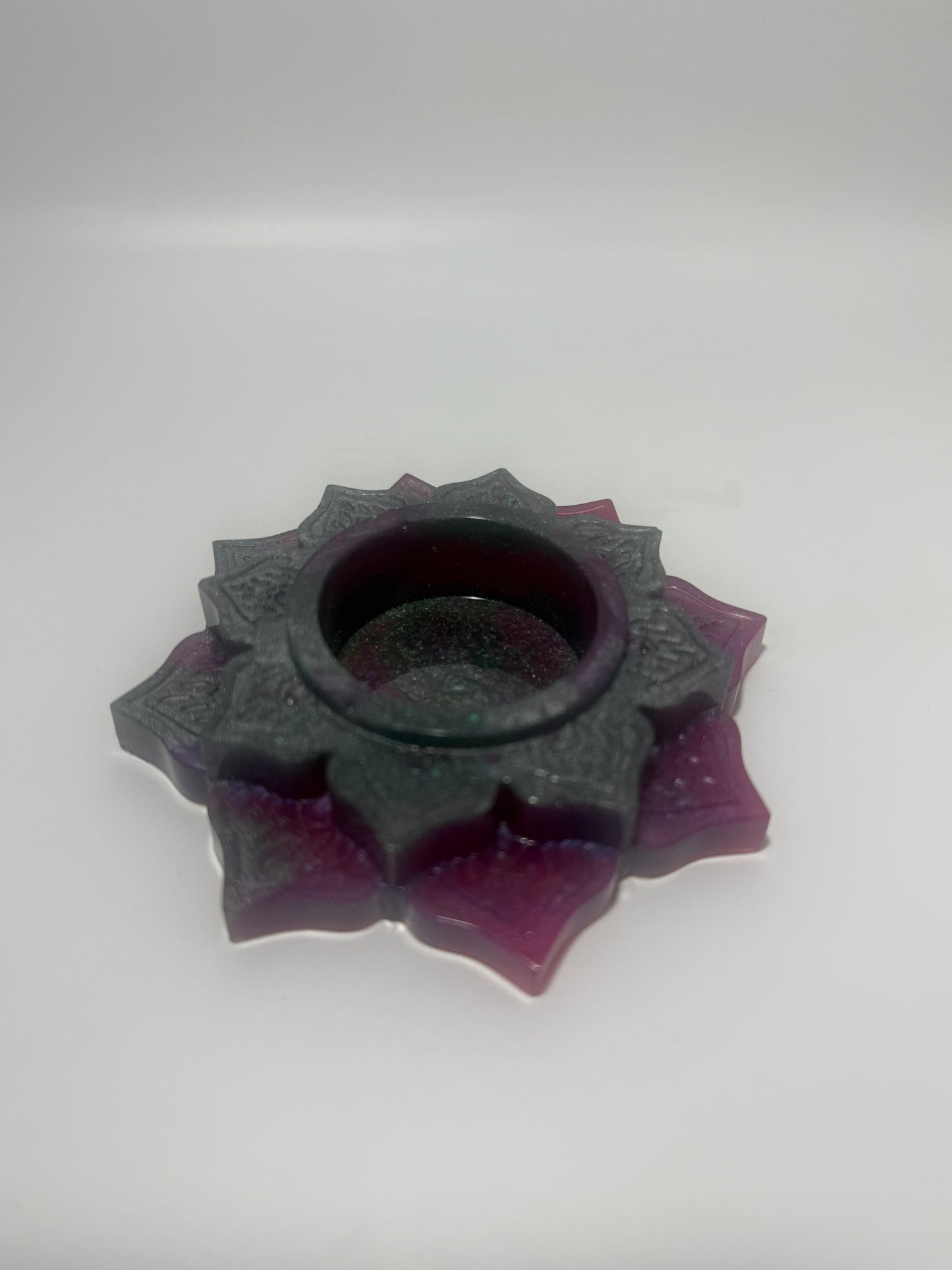 Star tea light candle holder