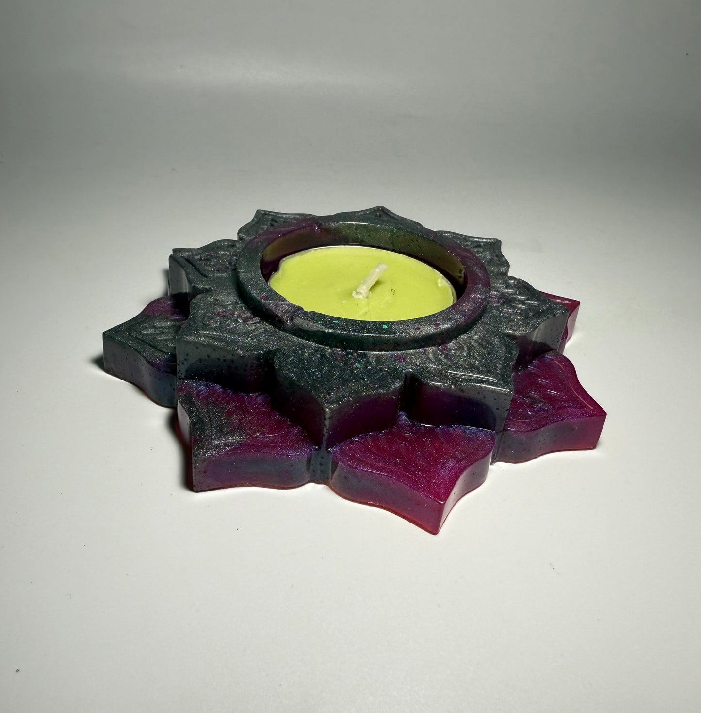 Star tea light candle holder